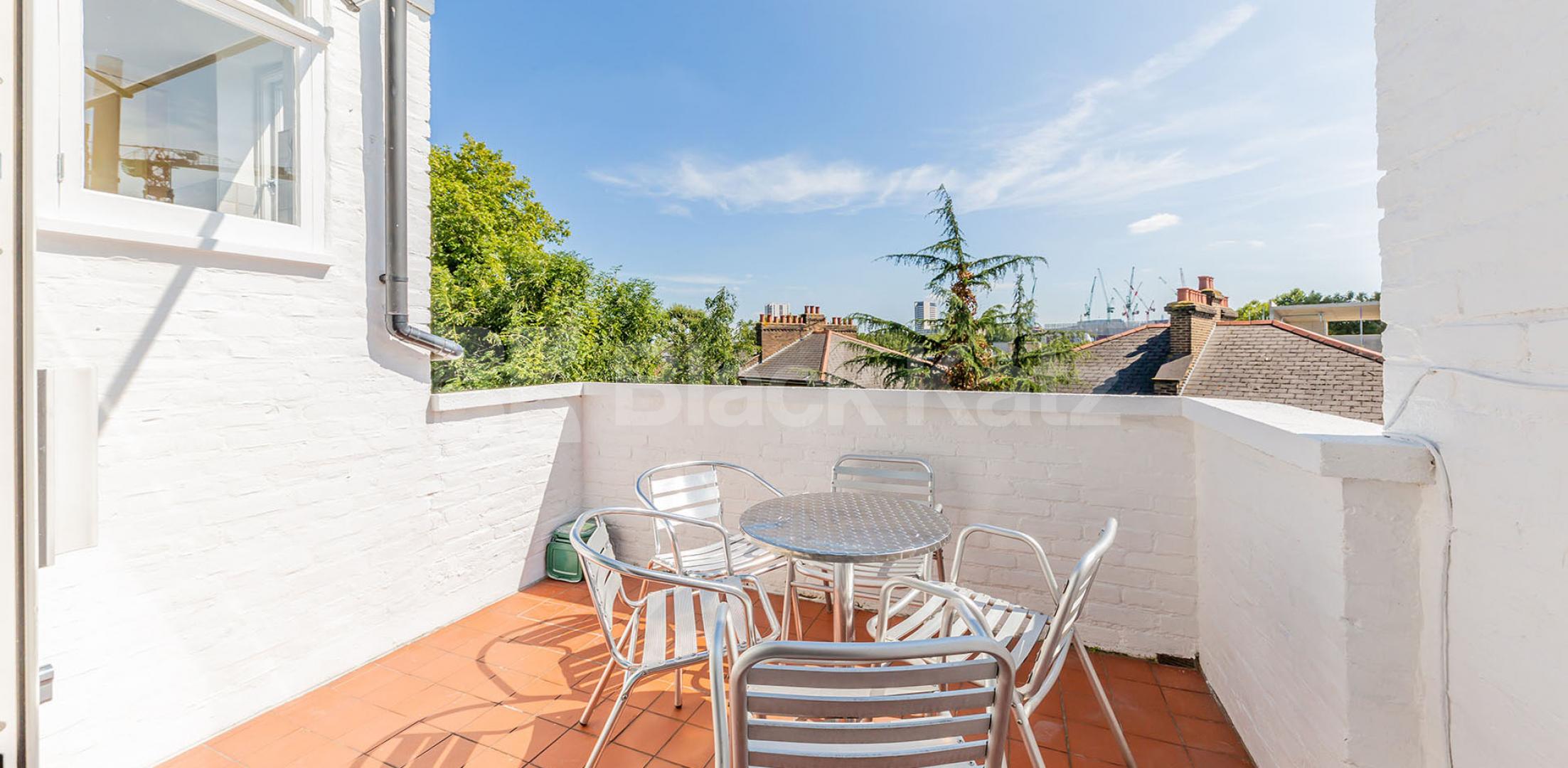 			STUNNING 3 BED WITH ROOF TERRACE & VIDEO VIEWING AVAILBLE!, 3 Bedroom, 1 bath, 1 reception Flat			 Stratford Villas, CAMDEN SQUARE